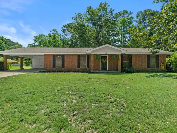 331 Garden Ln, Petal, MS 39465