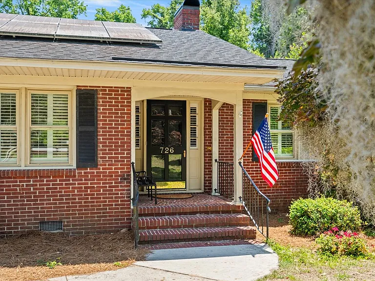 726 Wisteria Dr — Photo 5