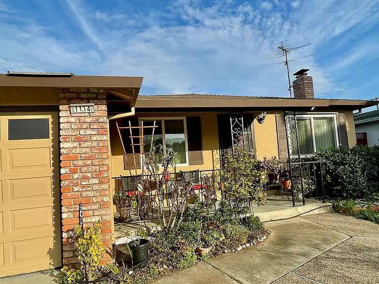 1114 S Stelling Rd — Photo 3