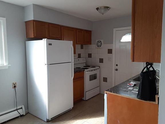 2nd image of 786 Wellwood Ave