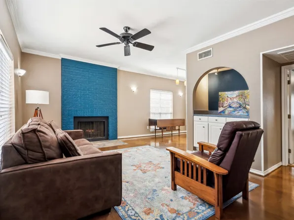 4436 Harlanwood Dr APT 110, Fort Worth, TX 76109