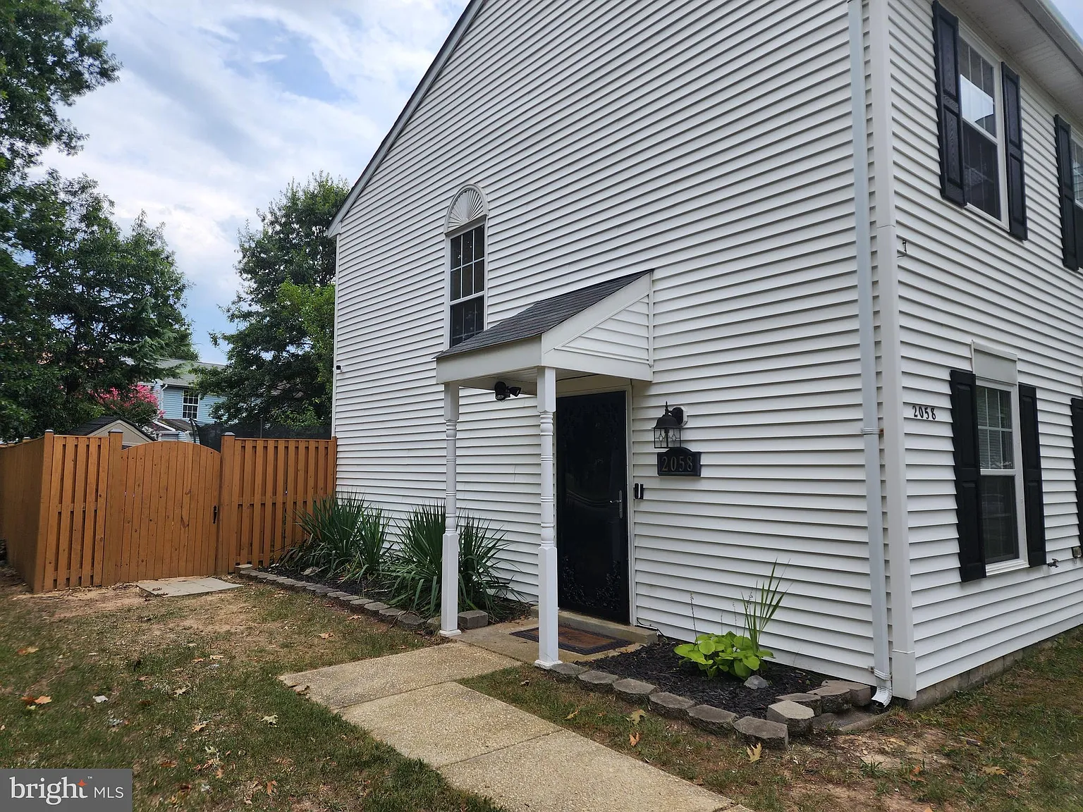 2058 Tanglewood Dr photo 1