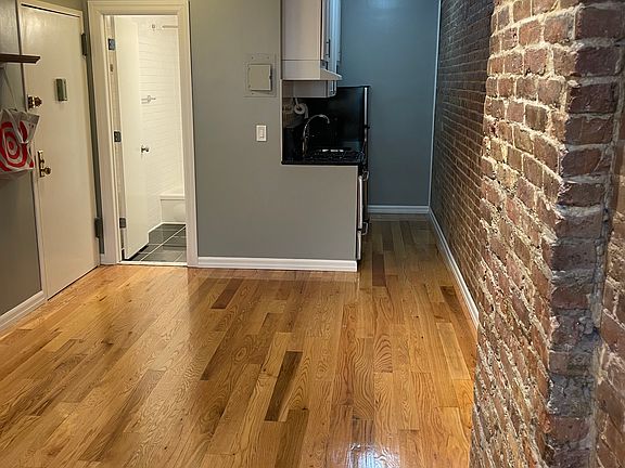3rd image of 212 E 70th St APT 3B