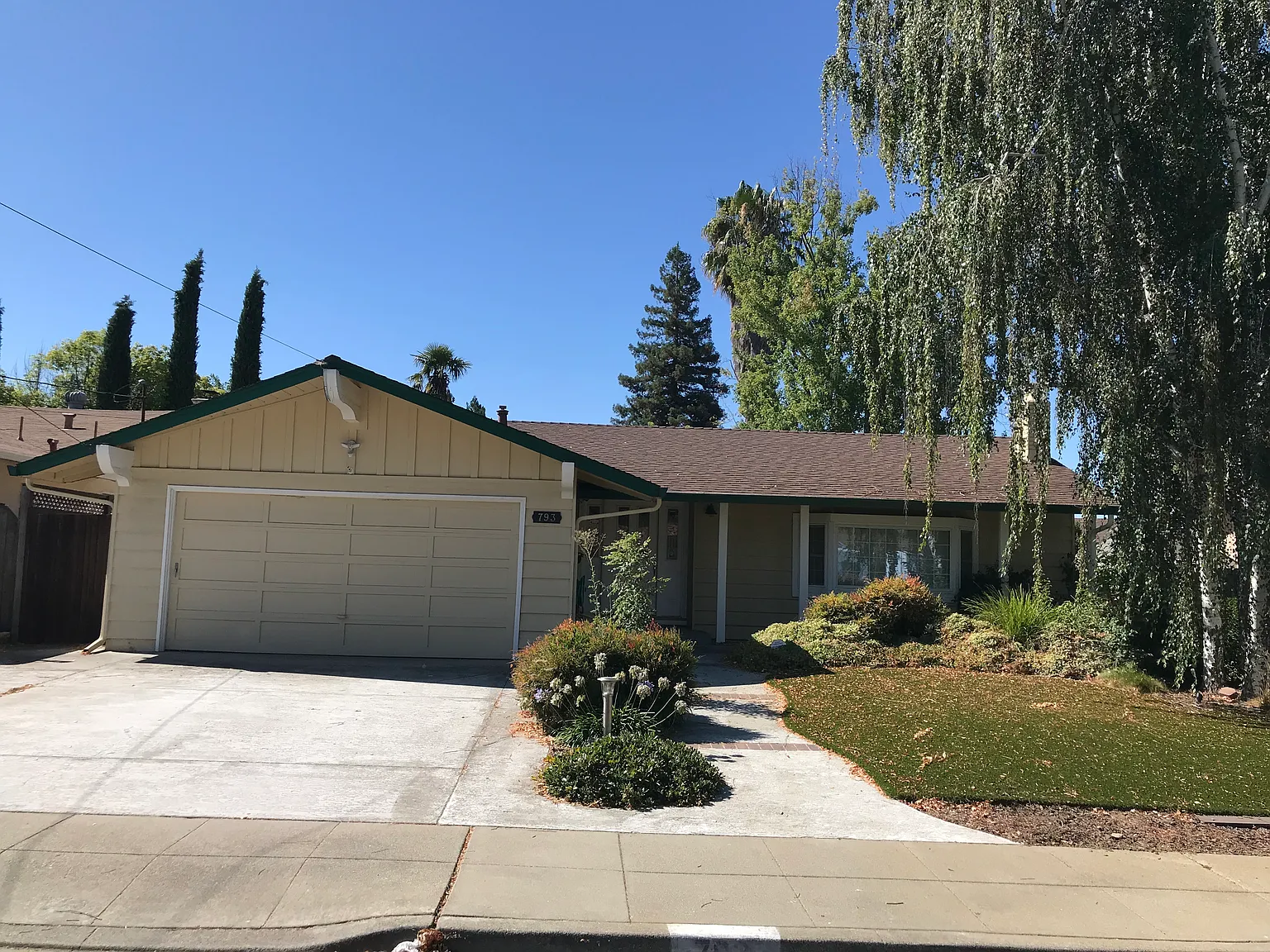 793 Caliente Ave photo 1