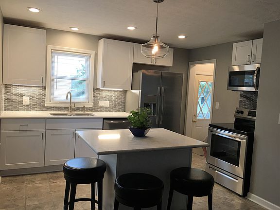 4th image of 113 Adams Ave