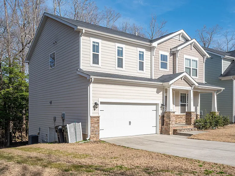 105 Spring Pine Ln — Photo 2