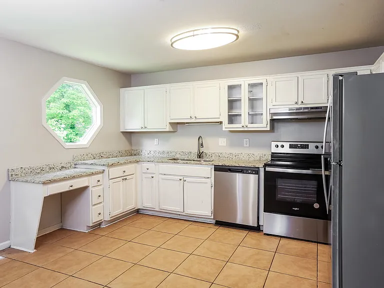221 Clydesdale Ln SE — Photo 7