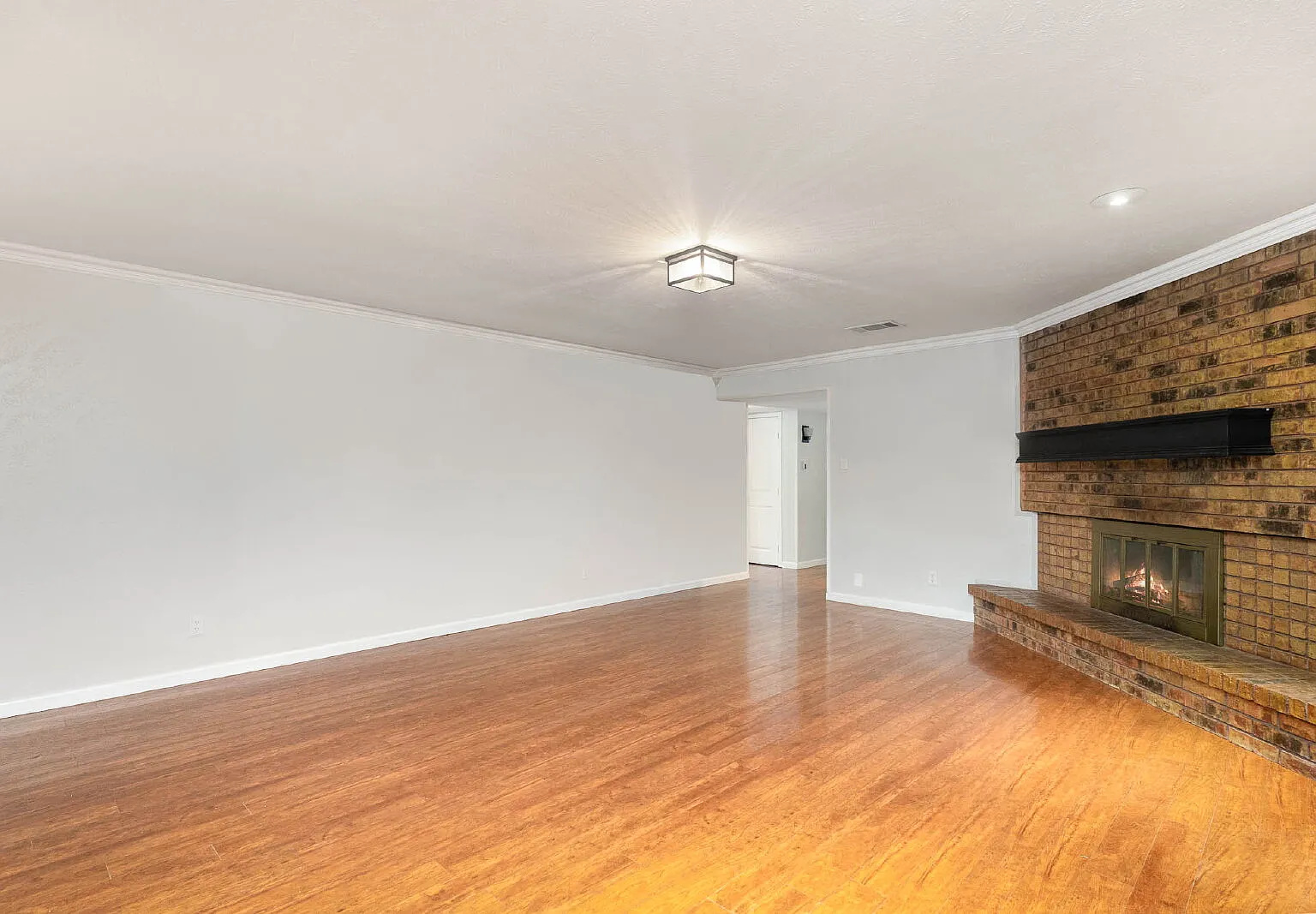 3 bed, 2.0 bath, 1652 sqft, $2,325 — Photo 4