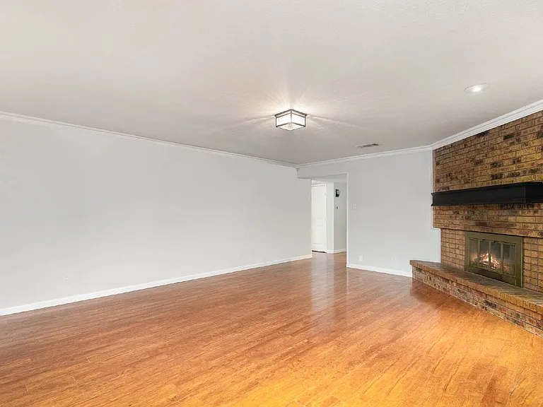 414 E Grenoble Dr — Photo 4