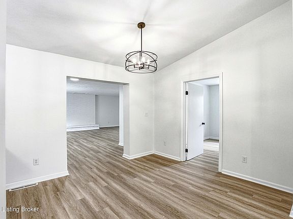 5th image of 2419 Woodmont Dr