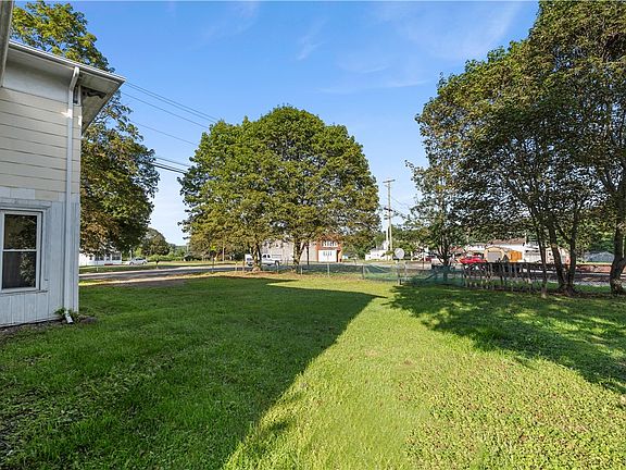 5th image of 78 Maple Ave