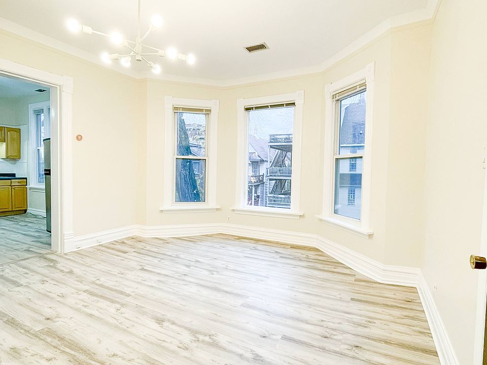 1st image of 3135 N Paulina St APT 2R