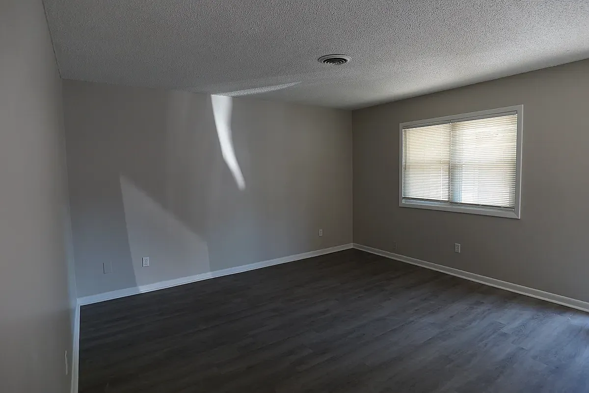 2 bed, $1,000 — Photo 4