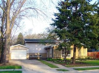 1426 Wescott Rd, Northbrook, IL 60062