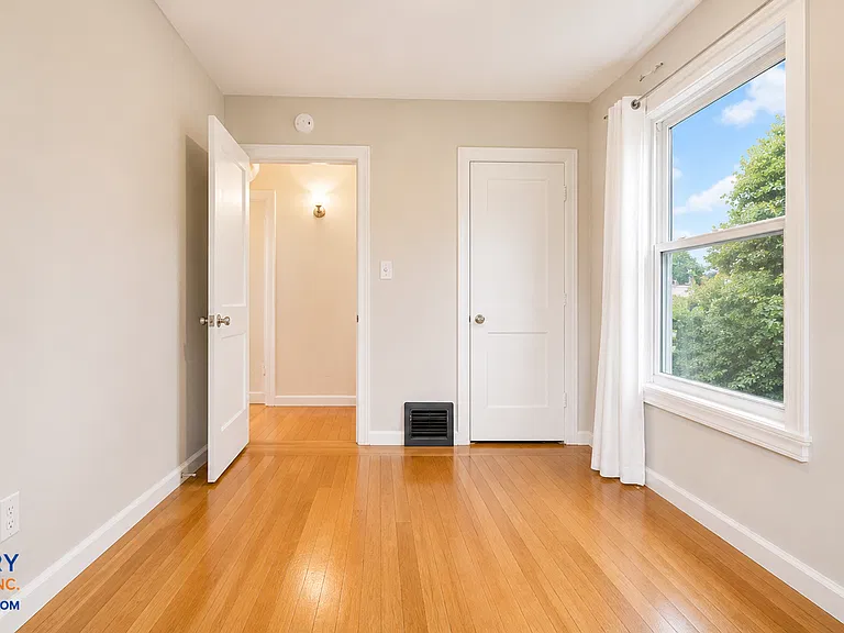 24 Sylvan Way — Photo 6