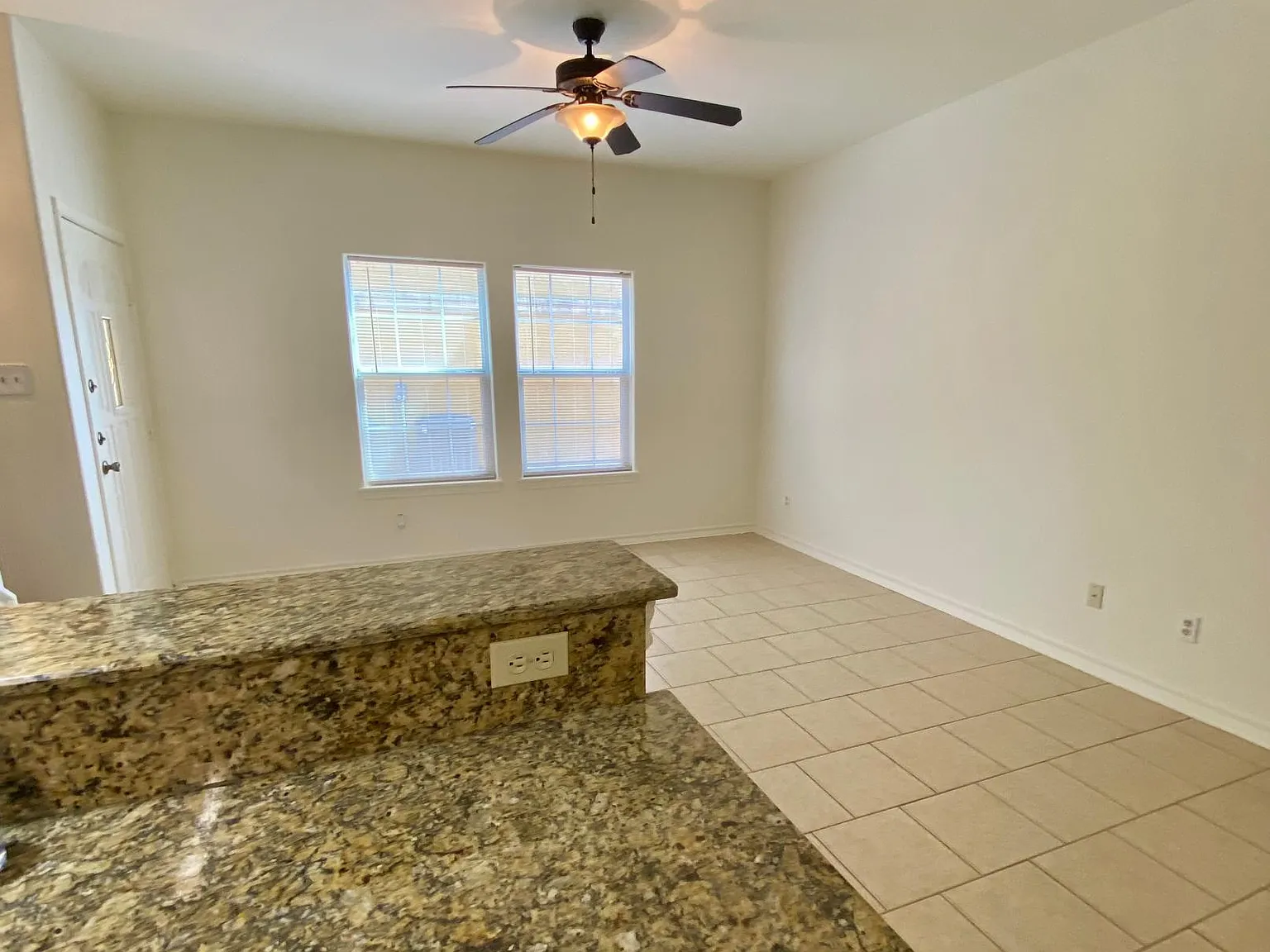 3 bed, 2.5 bath, 1432 sqft, $1,795 — Photo 2