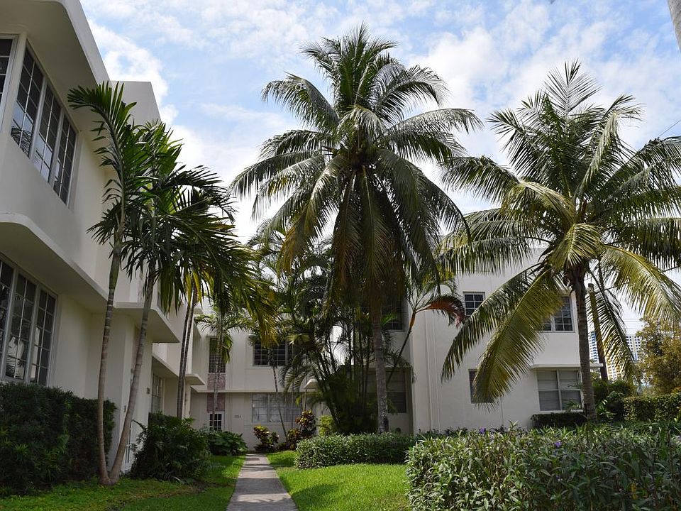 Located next to Flamingo Park!