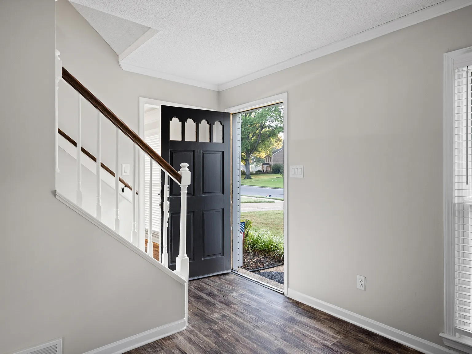 3 bed, 2.5 bath, 2110 sqft, $2,450 — Photo 4