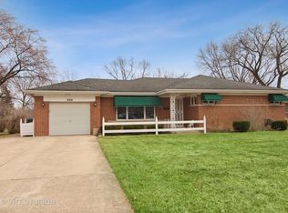 909 S Wa Pella Ave, Mount Prospect, IL 60056
