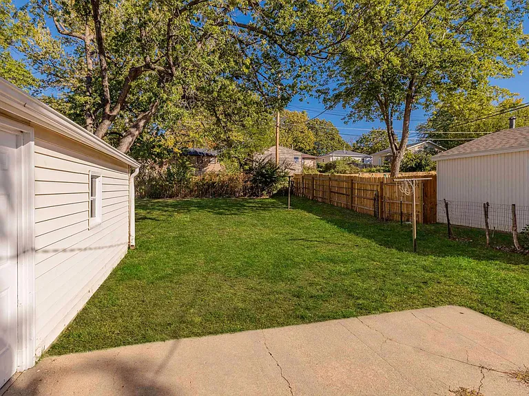 4010 Lewis Ave — Photo 21