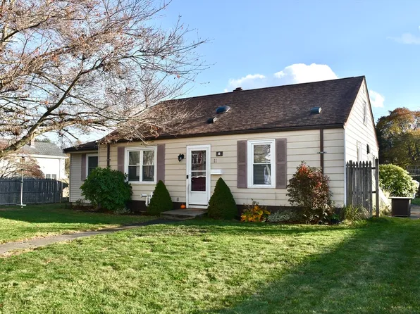 11 Lawton St, Fairhaven, MA 02719