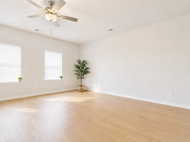 135 Whitner Dr — Photo 5