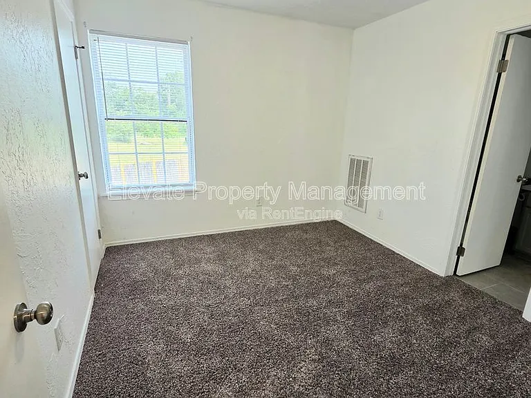 530 Westwood Ct — Photo 15
