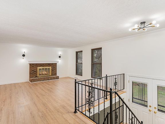 3rd image of 8676 Indianwoods Dr