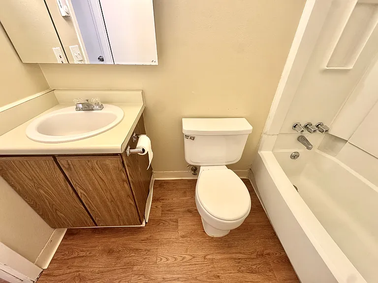 4501 Boardwalk Dr #G — Photo 8