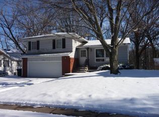 8811 16th St W, Rock Island, IL 61201