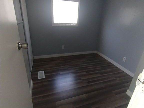 4th image of 4976 Stanley Ave Trailer 17