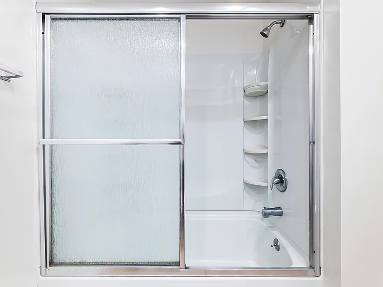 Freshly renovated tub/shower combo