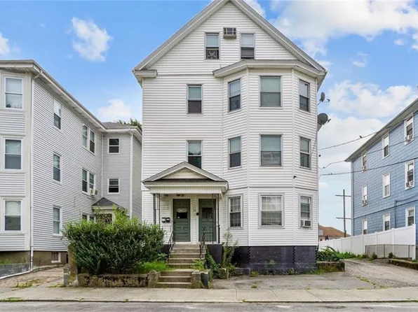 15 Phoenix St, Central Falls, RI 02863