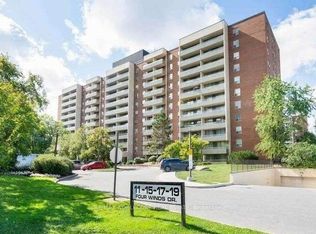 19 Four Winds Dr #810, Toronto, ON M3J 2S9