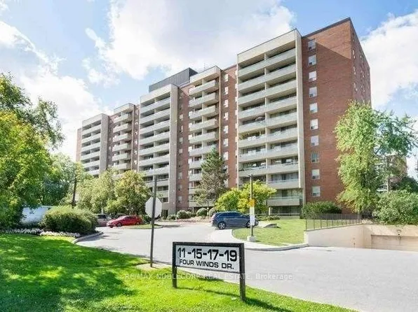 19 Four Winds Dr #810, Toronto, ON M3J 2S9