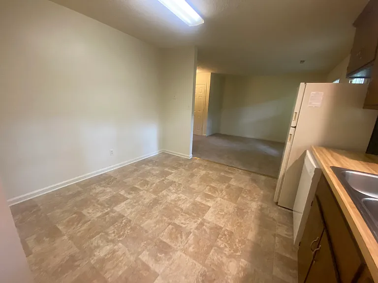 Beechwood Apartments — Photo 38