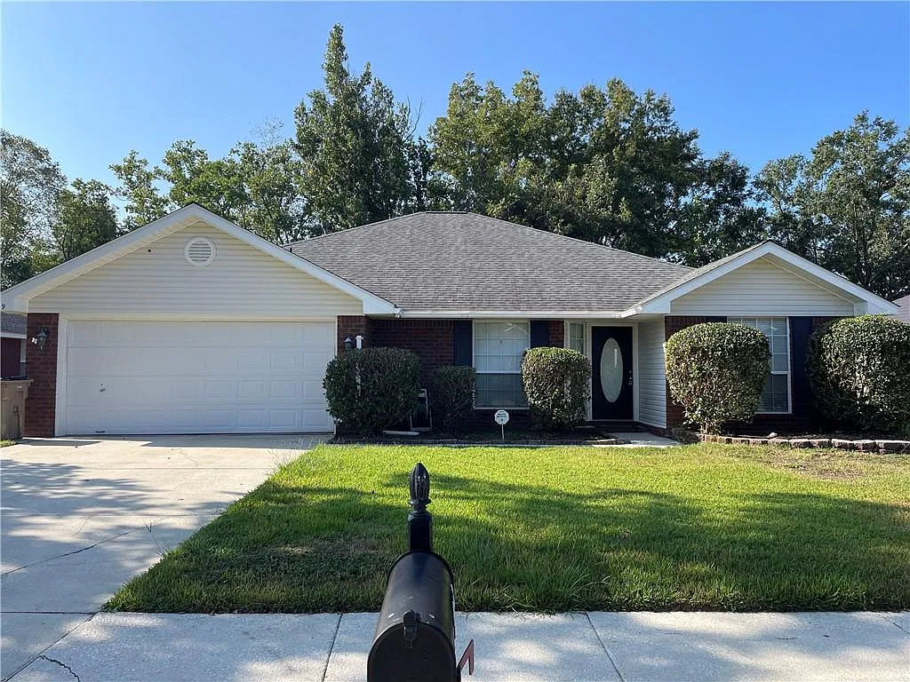 4 bed, 2.0 bath, 2004 sqft, $1,895 — Photo 1