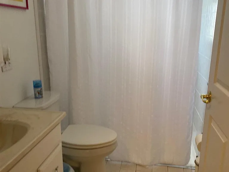 135 N Woodcrest Ave — Photo 11