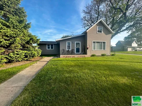 106 Birch St, Hospers, IA 51238