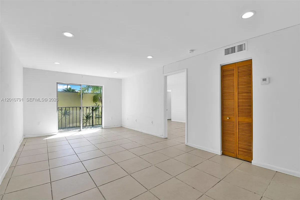 Building Photo - 618 Euclid Ave #303