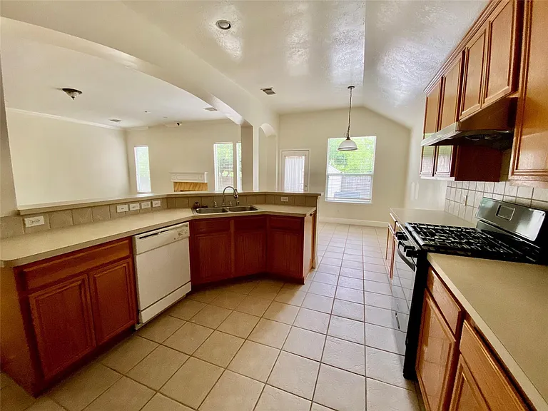 10323 Stanbrook Dr — Photo 10