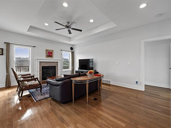 5th image of 4401 Preston Ln