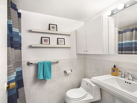 5th image of 1381 Avenue Of The Amer #18H