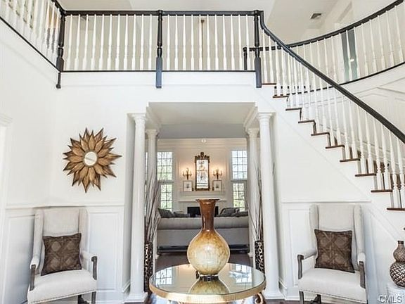 Two story open foyer with lots of light