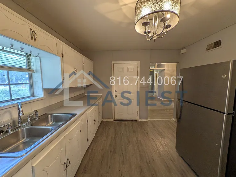 1231 Indiana Ave — Photo 9