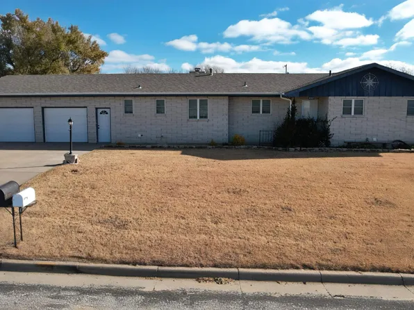720 N 2nd St, Wakeeney, KS 67672