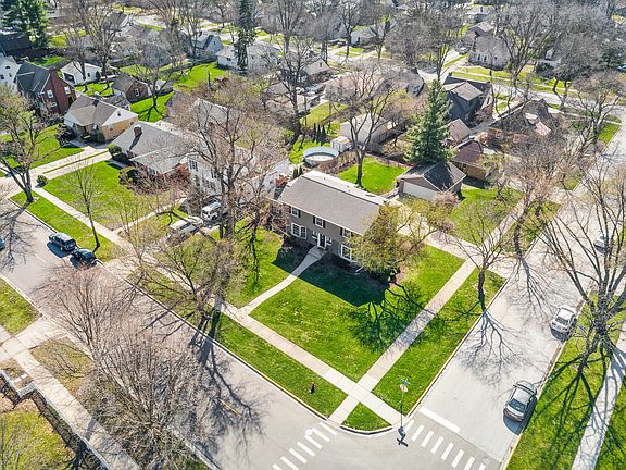 5th image of 203 S Elmwood Dr