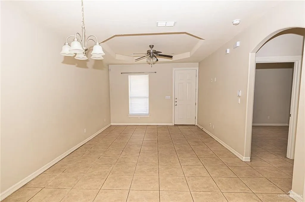 2 bed, 2.0 bath, 1900 sqft, $950 — Photo 3