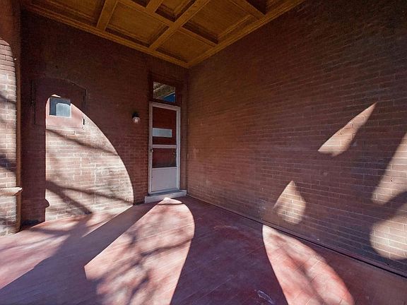 5th image of 802 Hall St