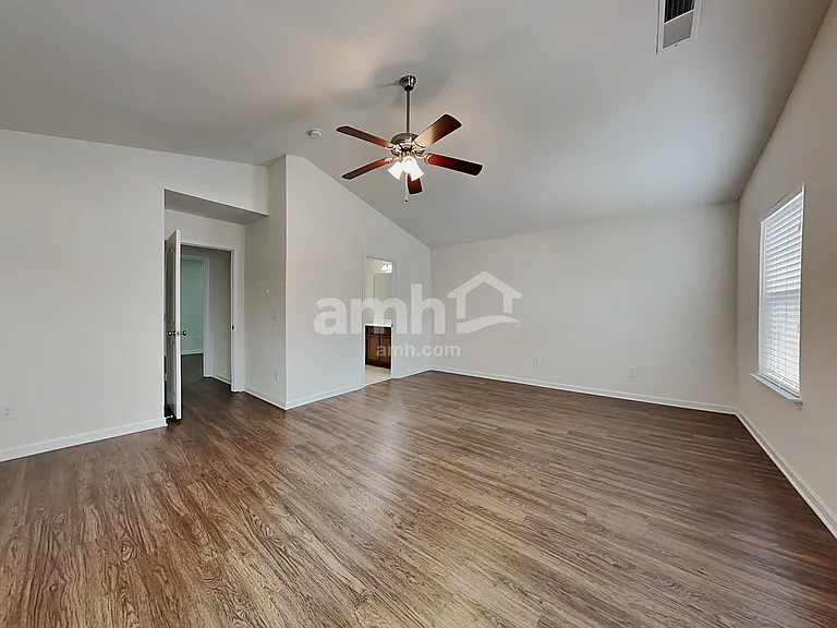 1882 Woodstone Dr — Photo 10